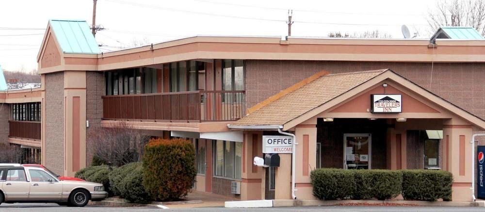 Travelers Inn South Brunswick Terrace Exterior photo